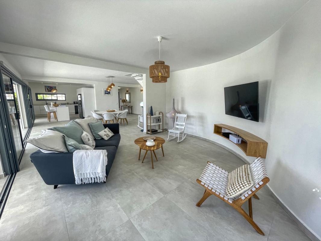 17 Location villa piscine accès plage Saint François Guadeloupe_salon
